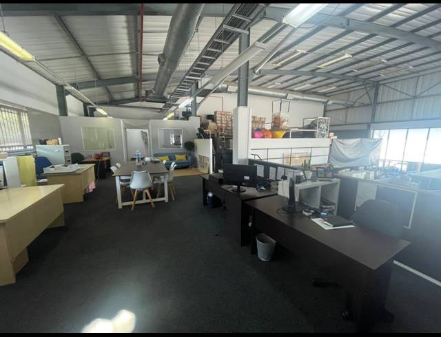 589M² WAREHOUSE TO LET IN RIVERHORSE VALLEY